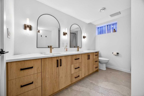 7103 Bow Crescent Nw, Calgary, AB - Indoor Photo Showing Bathroom