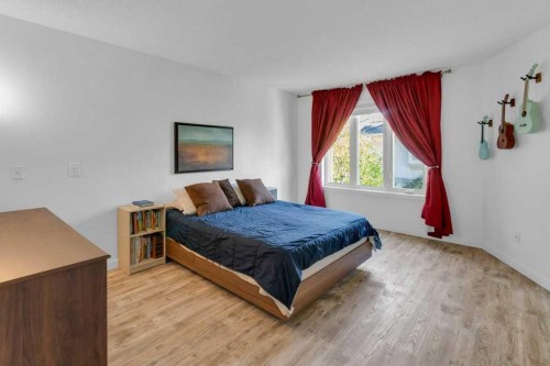 119 Edgepark Villas Nw, Calgary, AB - Indoor Photo Showing Bedroom