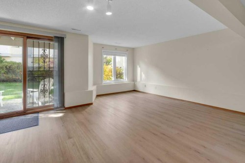 119 Edgepark Villas Nw, Calgary, AB - Indoor Photo Showing Other Room