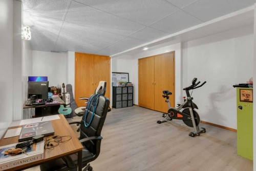 119 Edgepark Villas Nw, Calgary, AB - Indoor Photo Showing Gym Room