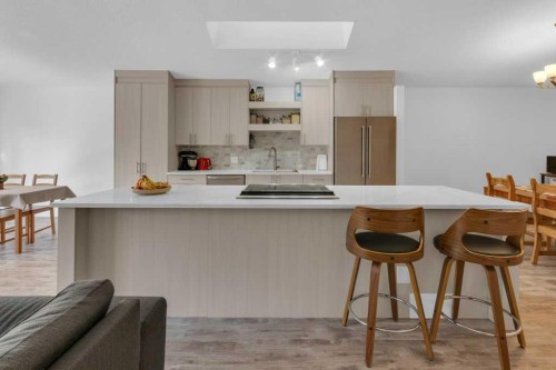 119 Edgepark Villas Nw, Calgary, AB - Indoor Photo Showing Kitchen