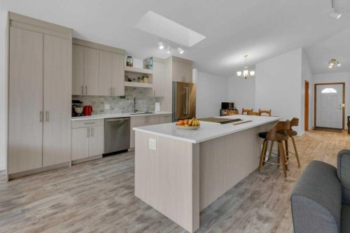 119 Edgepark Villas Nw, Calgary, AB - Indoor Photo Showing Kitchen