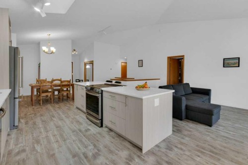 119 Edgepark Villas Nw, Calgary, AB - Indoor Photo Showing Kitchen