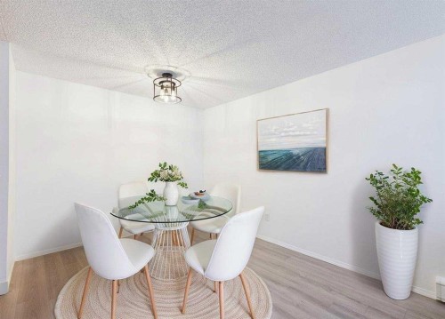 313-1735 11 Avenue Sw, Calgary, AB - Indoor Photo Showing Dining Room