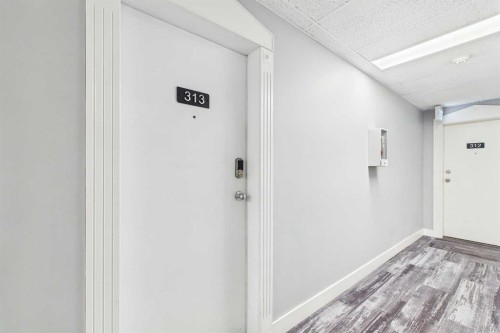 313-1735 11 Avenue Sw, Calgary, AB - Indoor Photo Showing Other Room