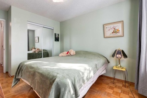 410 60 Avenue Ne, Calgary, AB - Indoor Photo Showing Bedroom