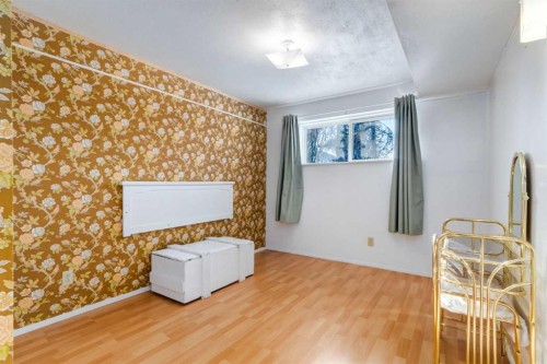 410 60 Avenue Ne, Calgary, AB - Indoor Photo Showing Other Room
