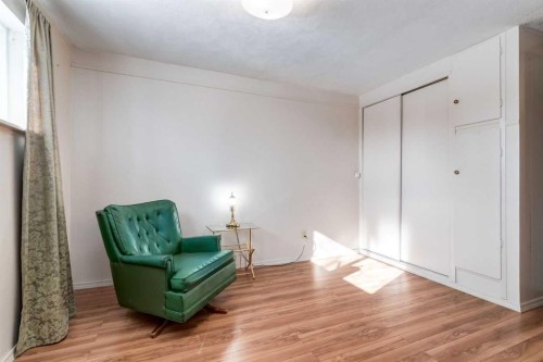 410 60 Avenue Ne, Calgary, AB - Indoor Photo Showing Other Room