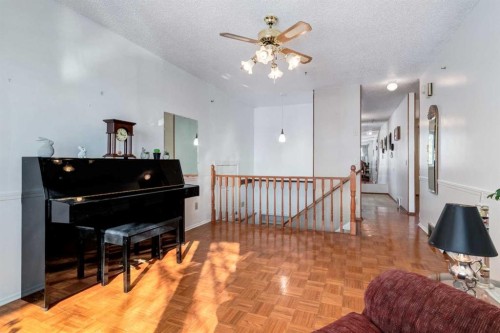 410 60 Avenue Ne, Calgary, AB - Indoor Photo Showing Other Room