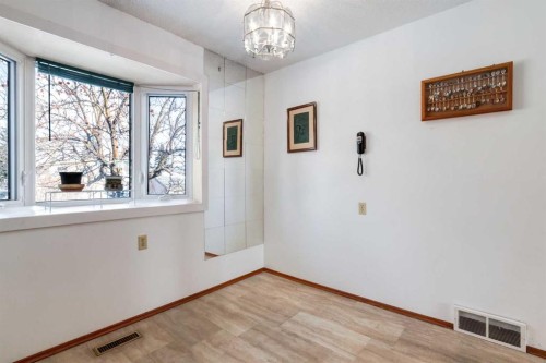 410 60 Avenue Ne, Calgary, AB - Indoor Photo Showing Other Room