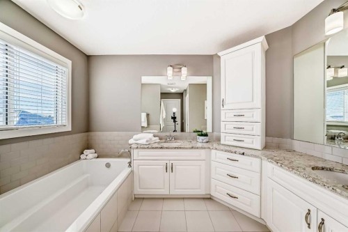 18 Mount Rae Place, Okotoks, AB - Indoor Photo Showing Bathroom