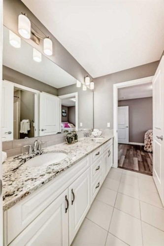 18 Mount Rae Place, Okotoks, AB - Indoor Photo Showing Bathroom