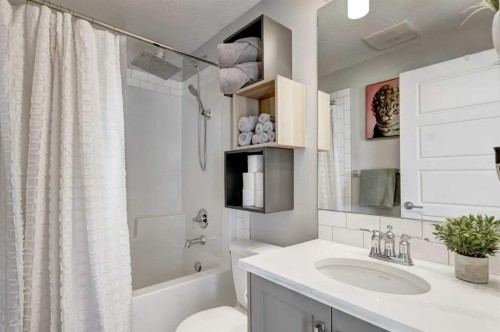 15-230 Seton Passage, Calgary, AB - Indoor Photo Showing Bathroom