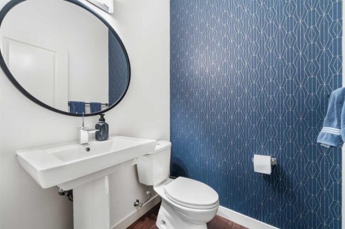 35 Aspenshire Drive Sw, Calgary, AB - Indoor Photo Showing Bathroom