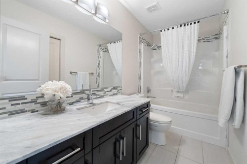 35 Aspenshire Drive Sw, Calgary, AB - Indoor Photo Showing Bathroom