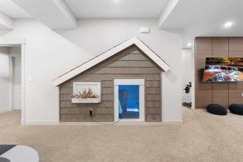 35 Aspenshire Drive Sw, Calgary, AB - Indoor Photo Showing Other Room