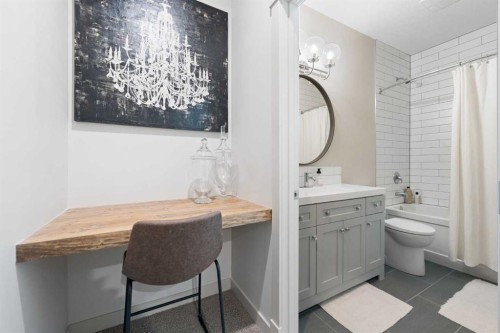 35 Aspenshire Drive Sw, Calgary, AB - Indoor Photo Showing Bathroom