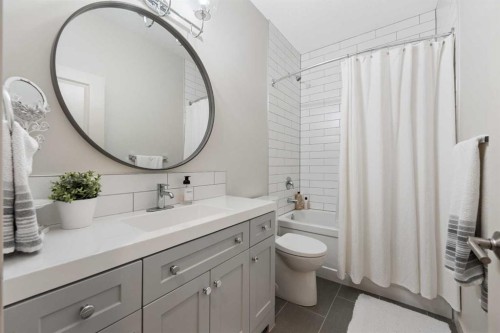 35 Aspenshire Drive Sw, Calgary, AB - Indoor Photo Showing Bathroom