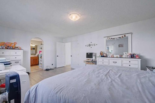 284 Hawkmere View, Chestermere, AB - Indoor Photo Showing Bedroom