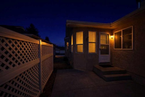 138 Sierra Morena Green Sw, Calgary, AB - Outdoor