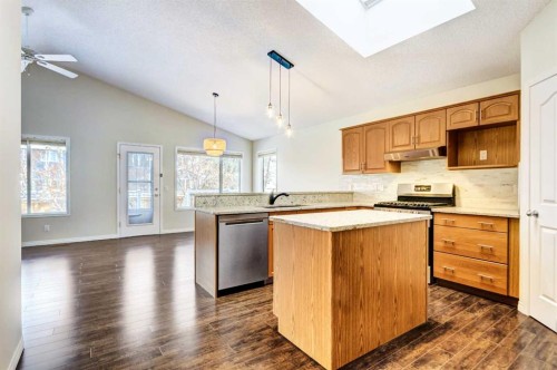 18336 Chaparral Street Se, Calgary, AB - Indoor Photo Showing Kitchen