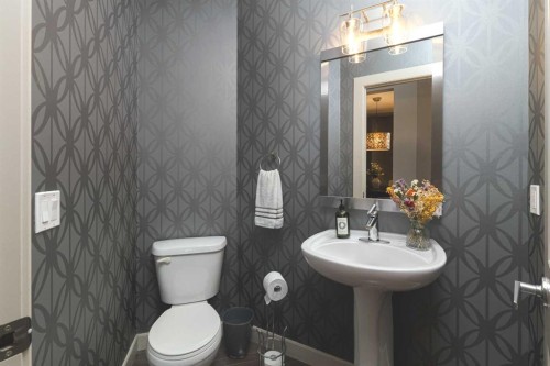 344 Evergreen Circle Sw, Calgary, AB - Indoor Photo Showing Bathroom