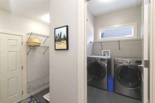344 Evergreen Circle Sw, Calgary, AB - Indoor Photo Showing Laundry Room