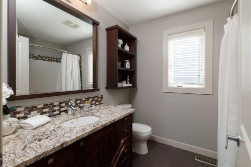 344 Evergreen Circle Sw, Calgary, AB - Indoor Photo Showing Bathroom