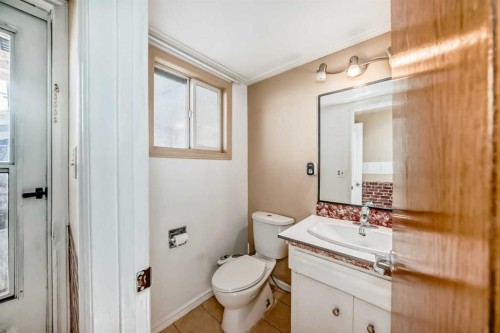 172 Pinehill Road Ne, Calgary, AB - Indoor Photo Showing Bathroom