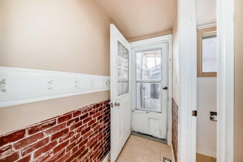 172 Pinehill Road Ne, Calgary, AB - Indoor Photo Showing Other Room