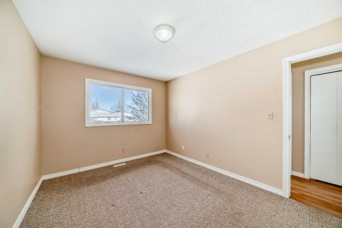 172 Pinehill Road Ne, Calgary, AB - Indoor Photo Showing Other Room