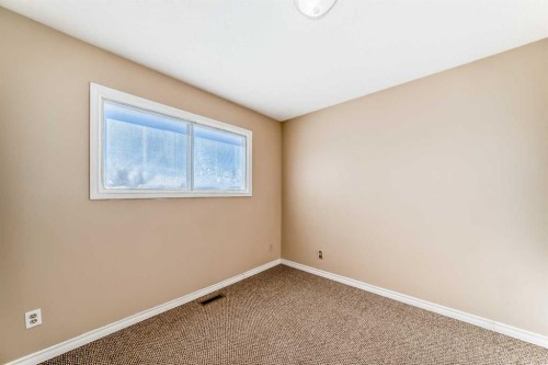 172 Pinehill Road Ne, Calgary, AB - Indoor Photo Showing Other Room