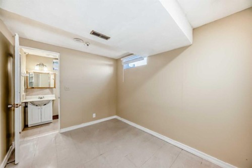 172 Pinehill Road Ne, Calgary, AB - Indoor