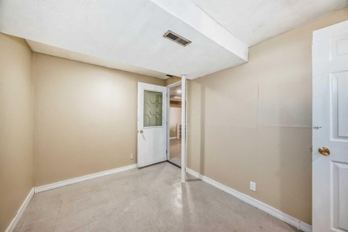 172 Pinehill Road Ne, Calgary, AB - Indoor Photo Showing Other Room