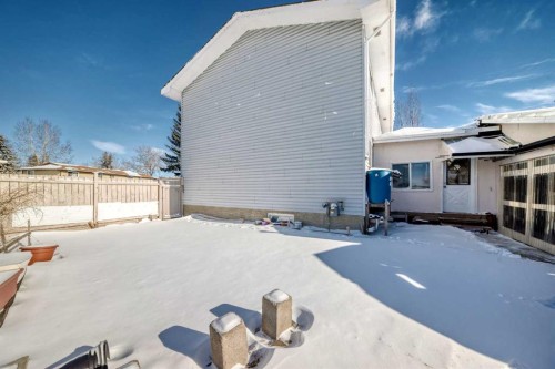 172 Pinehill Road Ne, Calgary, AB - Outdoor