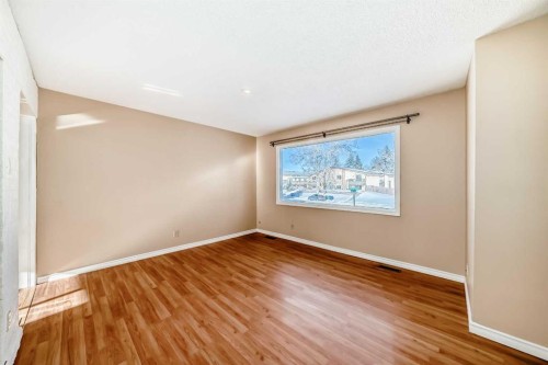 172 Pinehill Road Ne, Calgary, AB - Indoor Photo Showing Other Room