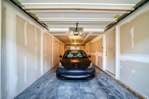 58-138 Seton Passage Se, Calgary, AB - Indoor Photo Showing Garage