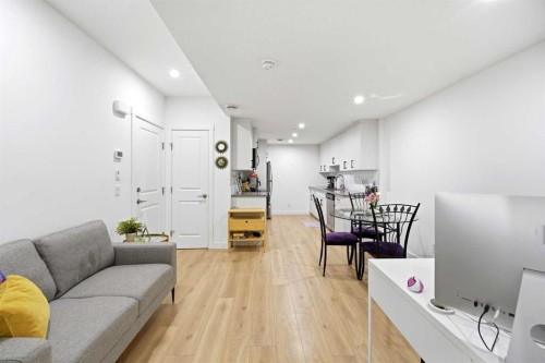29 Herron Mews Ne, Calgary, AB - Indoor