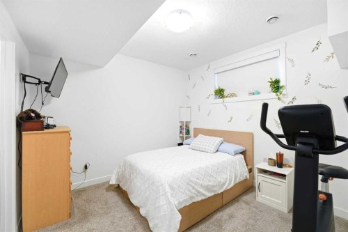 29 Herron Mews Ne, Calgary, AB - Indoor Photo Showing Bedroom