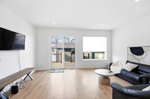 29 Herron Mews Ne, Calgary, AB - Indoor Photo Showing Living Room
