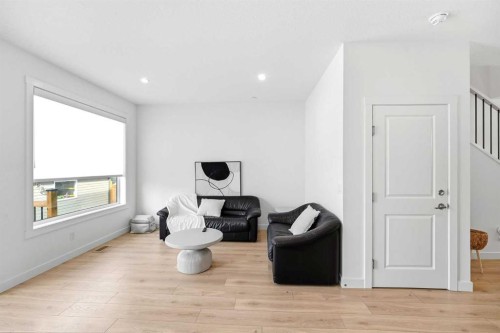 29 Herron Mews Ne, Calgary, AB - Indoor