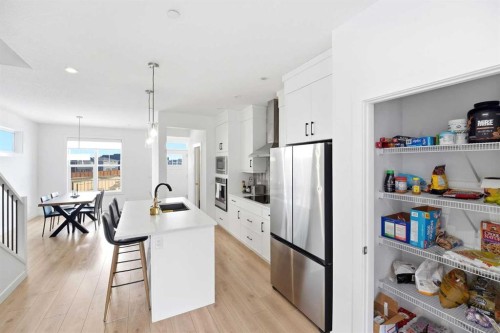 29 Herron Mews Ne, Calgary, AB - Indoor Photo Showing Kitchen