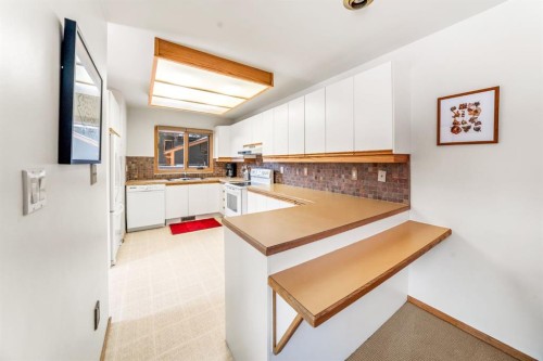 8-838 3Rd Street, Canmore, AB - Indoor Photo Showing Kitchen