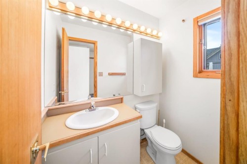 8-838 3Rd Street, Canmore, AB - Indoor Photo Showing Bathroom