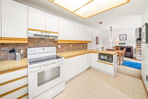8-838 3Rd Street, Canmore, AB - Indoor Photo Showing Kitchen