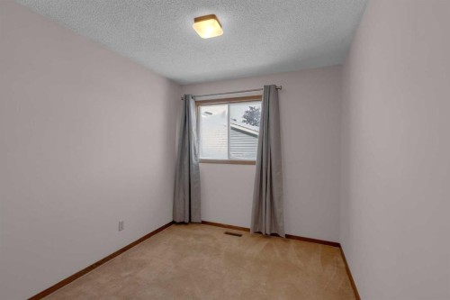 92 Macewan Drive Nw, Calgary, AB - Indoor Photo Showing Other Room