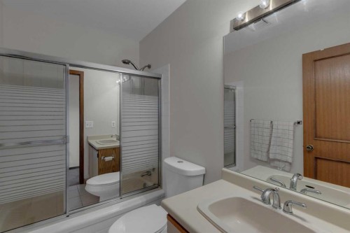 92 Macewan Drive Nw, Calgary, AB - Indoor Photo Showing Bathroom