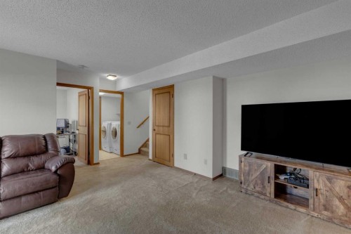 92 Macewan Drive Nw, Calgary, AB - Indoor Photo Showing Living Room