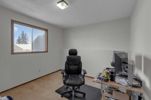92 Macewan Drive Nw, Calgary, AB - Indoor Photo Showing Office