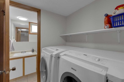 92 Macewan Drive Nw, Calgary, AB - Indoor Photo Showing Laundry Room